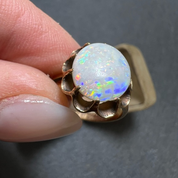 10K yellow gold and opal ring - Picture 2 of 15
